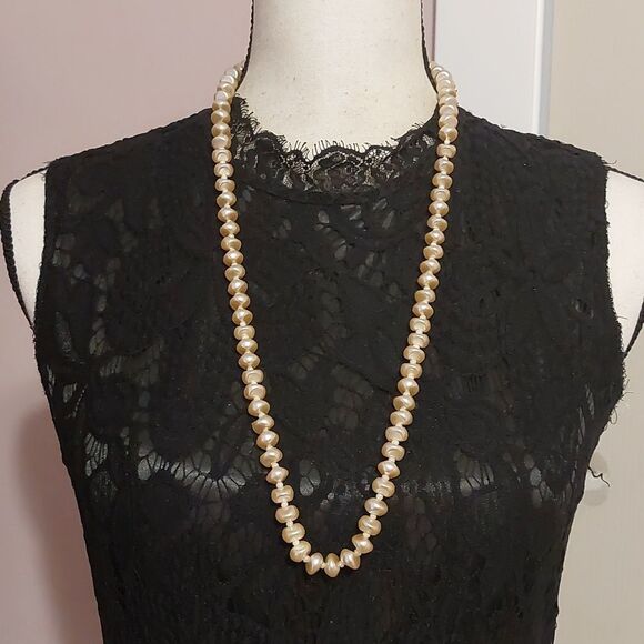 Vintage Jewelry - Vintage Pearlescent Faux Pearls Necklace No Clasp Pullover Styling